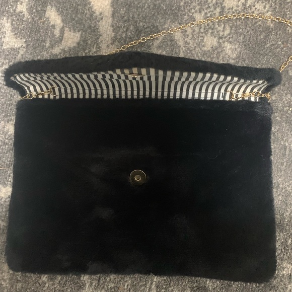 black lily and ivy fuzzy clutch - Picture 2 of 5